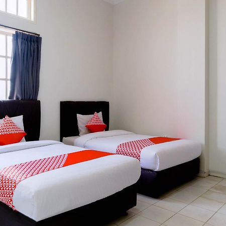 Oyo 1111 Pasar Baru Inn Джакарта Экстерьер фото