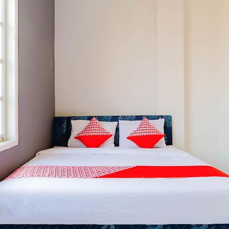 Oyo 1111 Pasar Baru Inn Джакарта Экстерьер фото