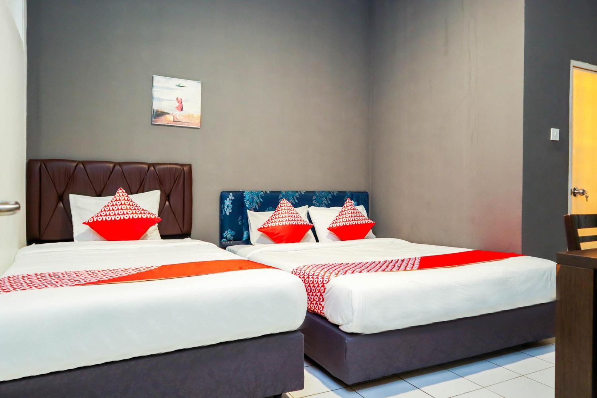 Oyo 1111 Pasar Baru Inn Джакарта Экстерьер фото