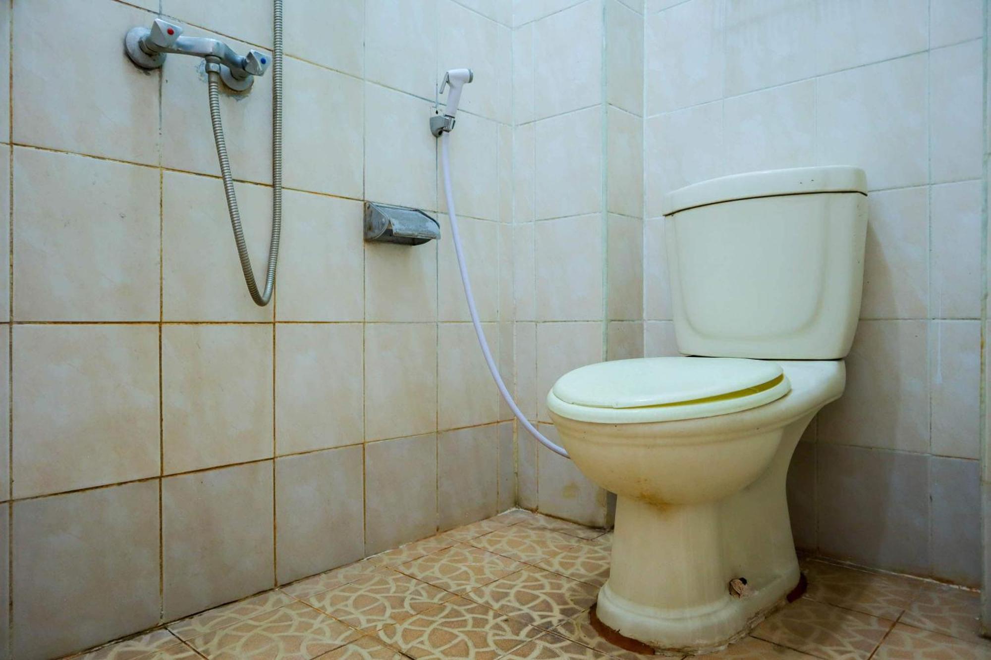 Oyo 1111 Pasar Baru Inn Джакарта Экстерьер фото