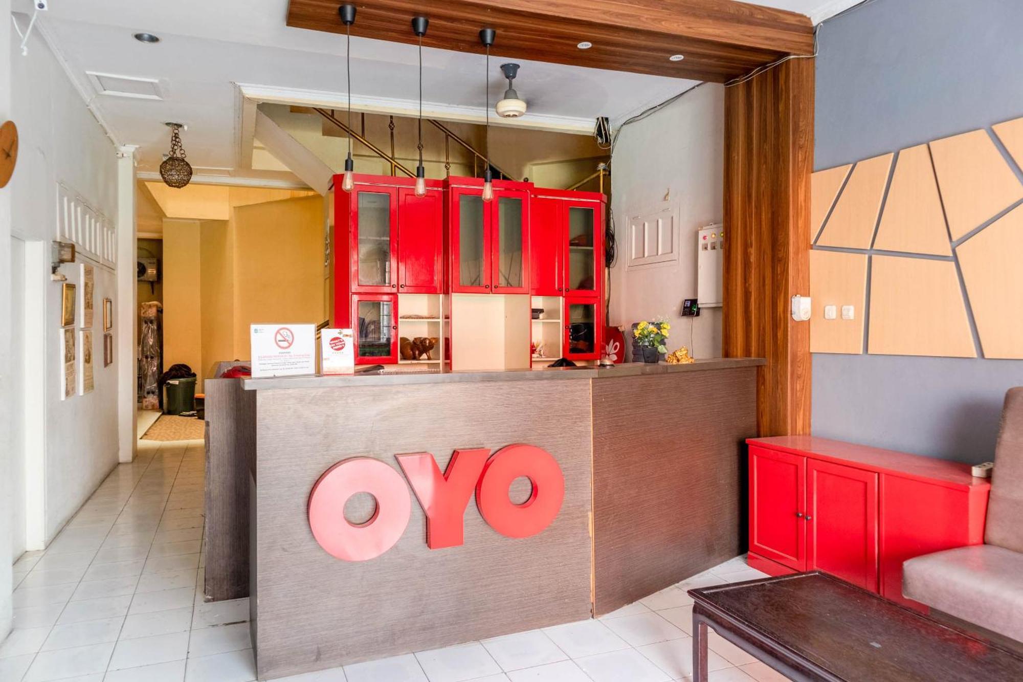 Oyo 1111 Pasar Baru Inn Джакарта Экстерьер фото