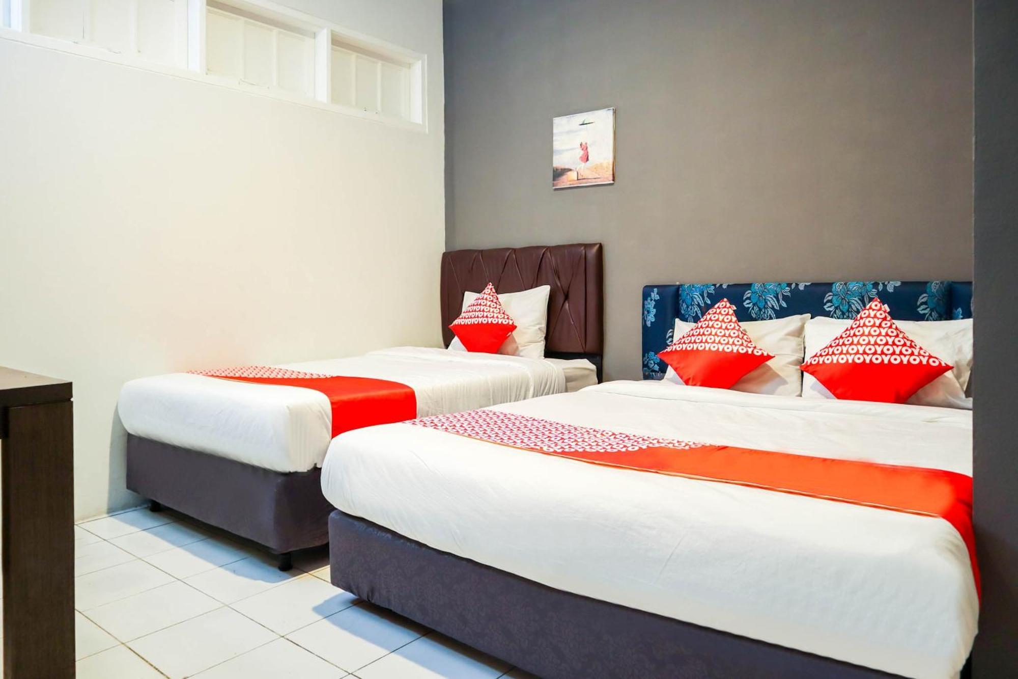 Oyo 1111 Pasar Baru Inn Джакарта Экстерьер фото