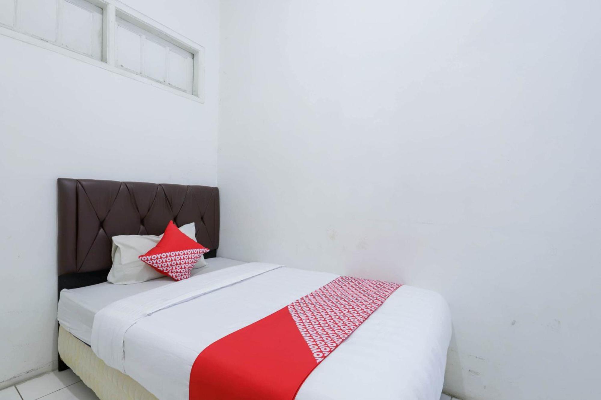 Oyo 1111 Pasar Baru Inn Джакарта Экстерьер фото