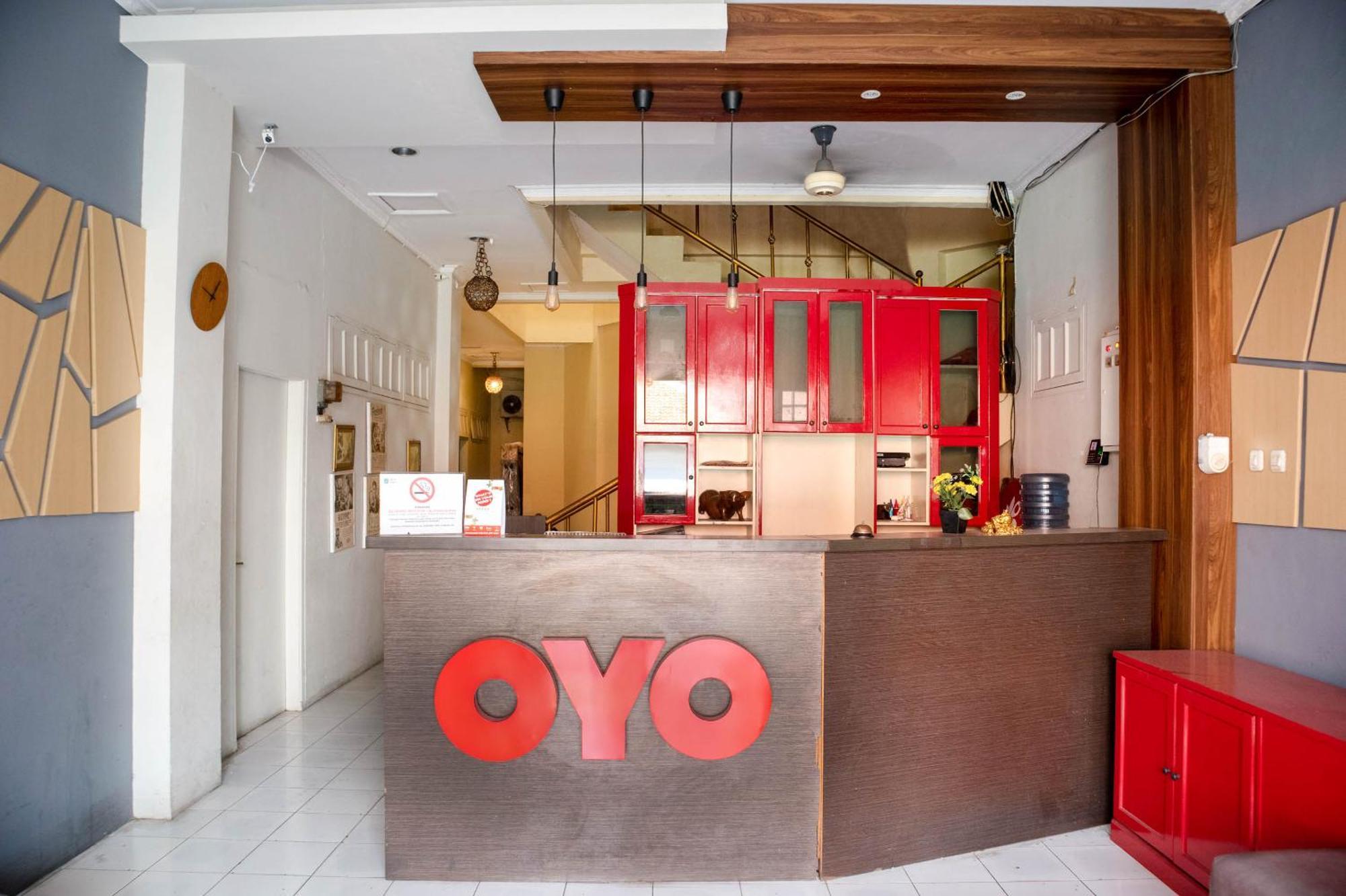 Oyo 1111 Pasar Baru Inn Джакарта Экстерьер фото