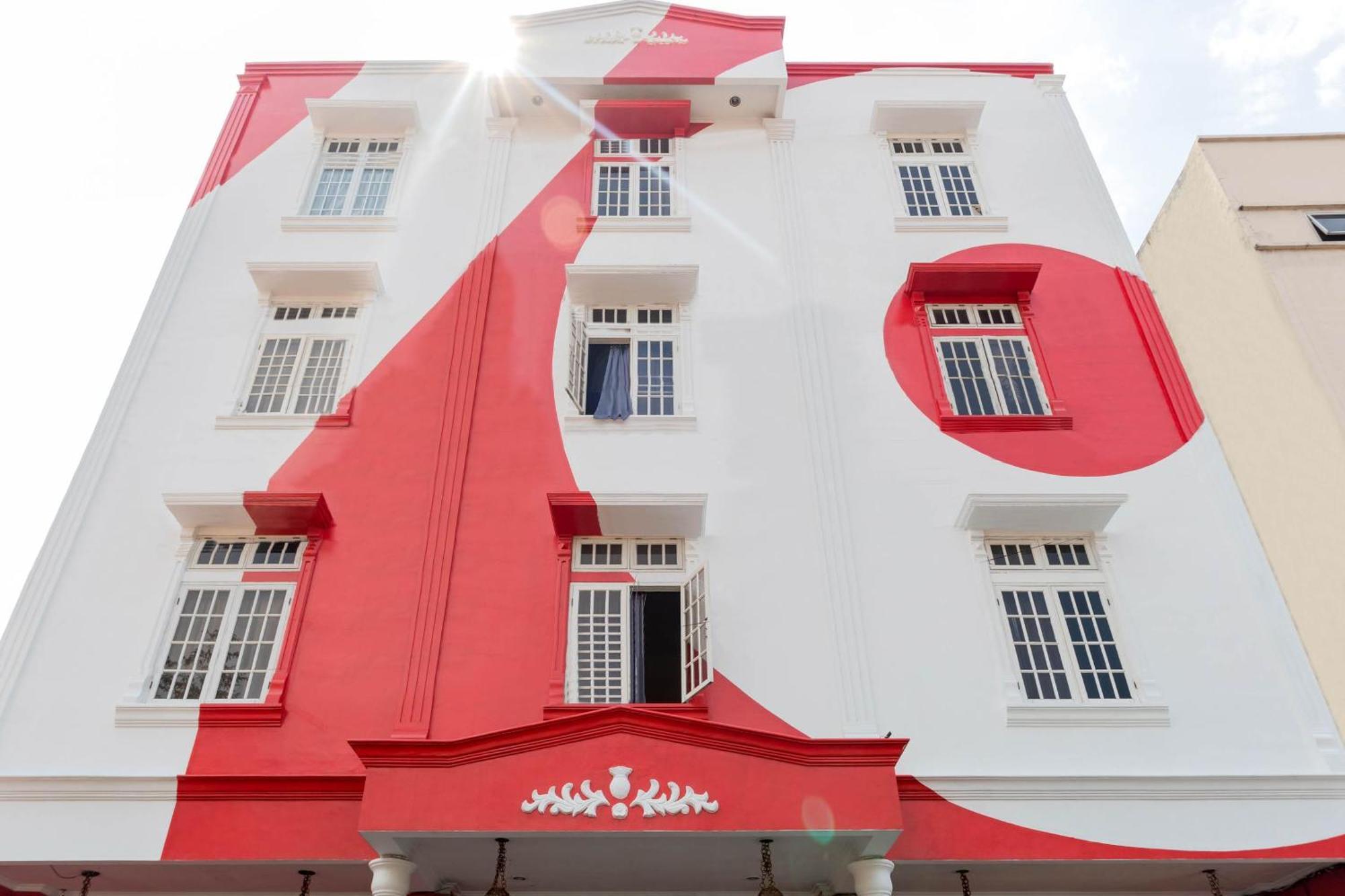 Oyo 1111 Pasar Baru Inn Джакарта Экстерьер фото