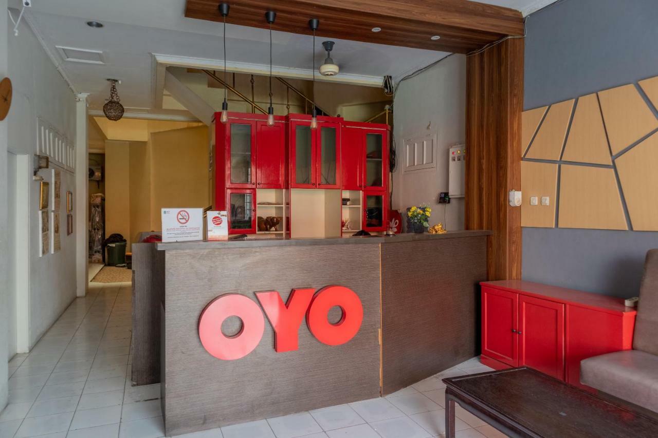 Oyo 1111 Pasar Baru Inn Джакарта Экстерьер фото