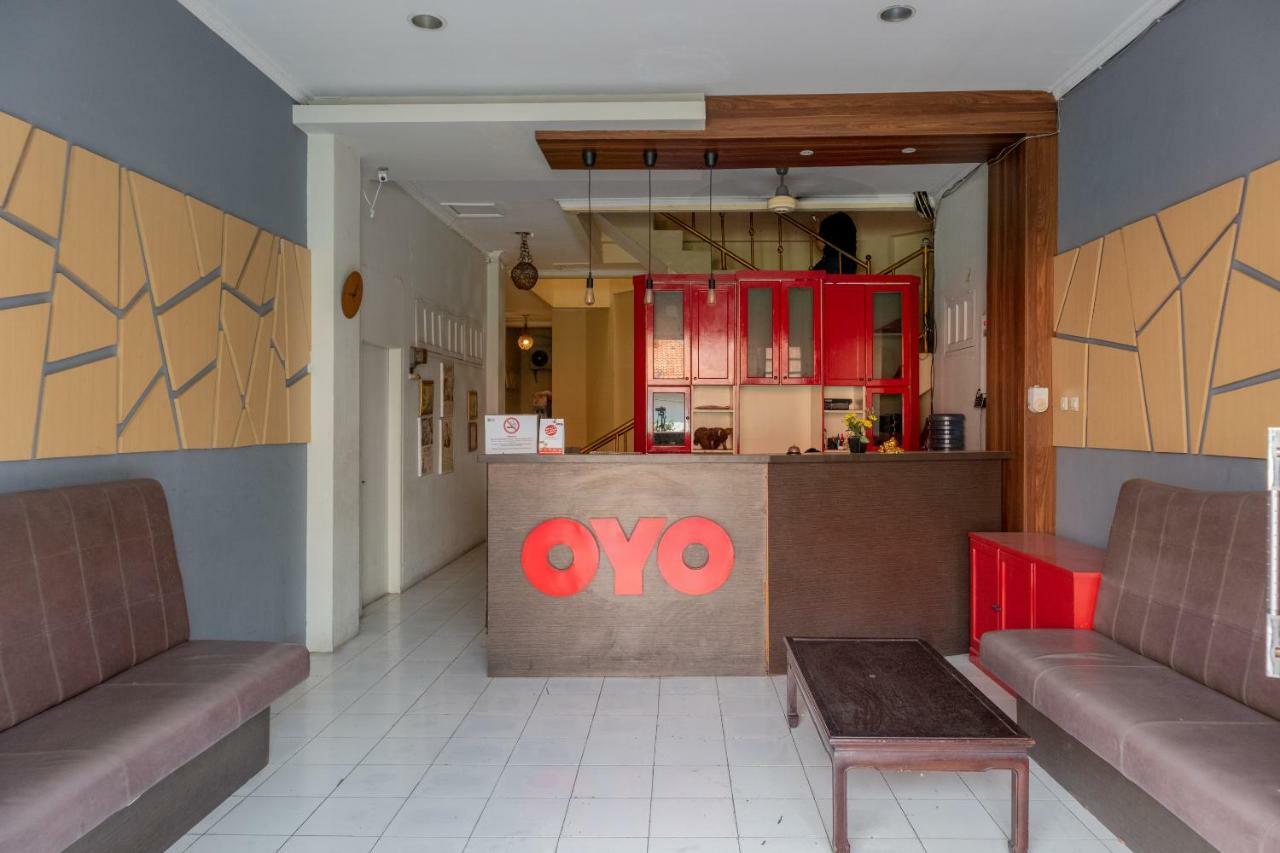 Oyo 1111 Pasar Baru Inn Джакарта Экстерьер фото