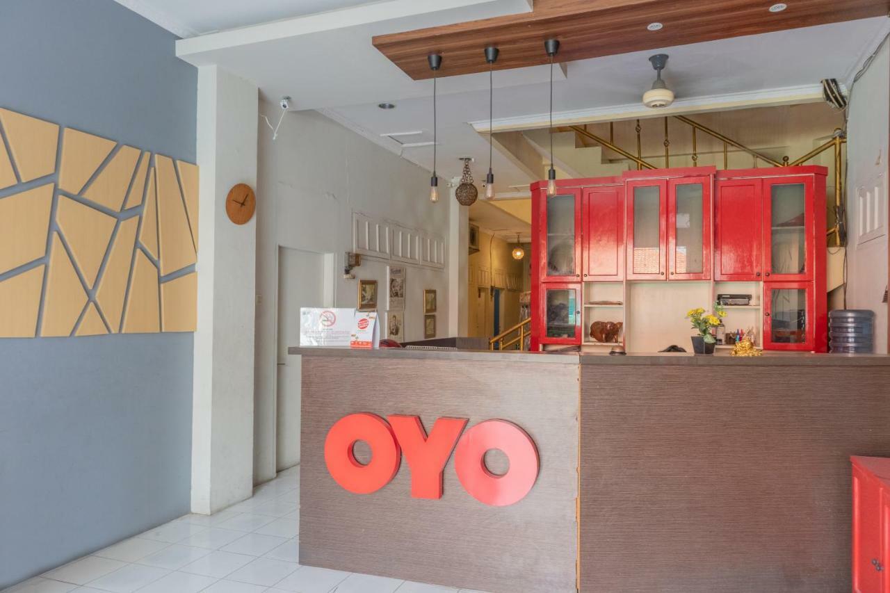 Oyo 1111 Pasar Baru Inn Джакарта Экстерьер фото